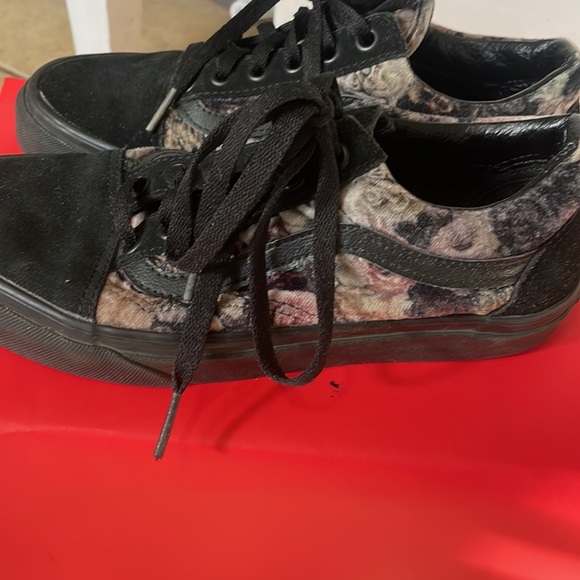 Vans Tennis Shoes - Picture 3 of 9